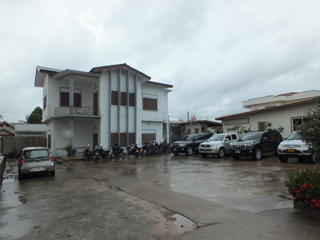 Avalon Residence Savannakhet Bagian luar foto